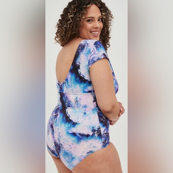 NWT TORRID SIZE 2 Active Wireless Scoop Back One Piece Swimsuit - Picture 2 of 6